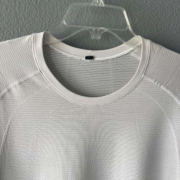 Lululemon Men's Metal Vent Tech TShirt - Picture 2 of 8
